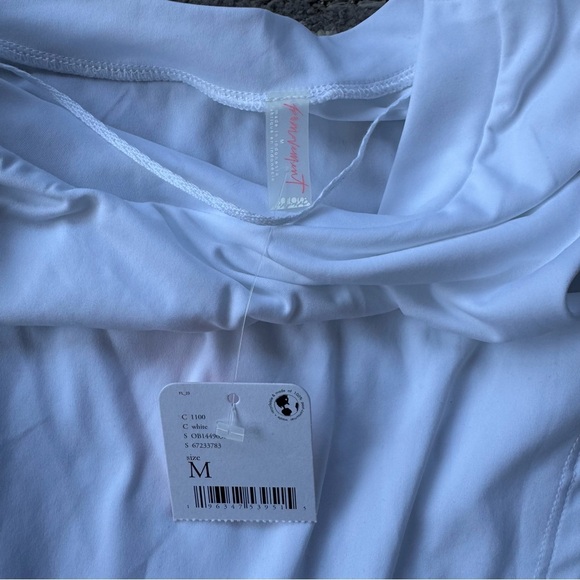 Free People NWT Women’s Movement with a Twist Layer Top Size Medium Bright White - Picture 5 of 6